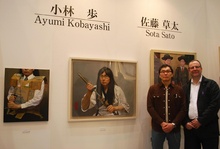 Stand: Shinseido TokyoBerlinArtBoxKünstler Ayumi Kobayashi (links) mit dem Geschäftsführer Andreas Steinberg (rechts)